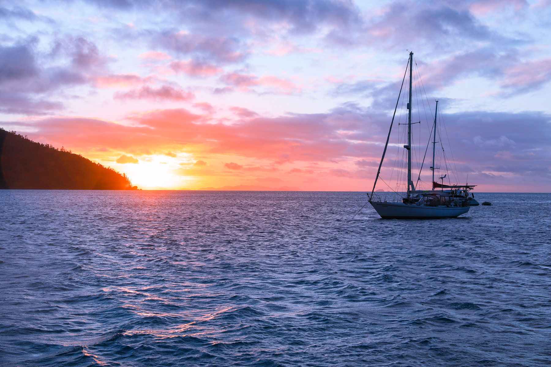 Whitsunday Peak Track - Free to Explore